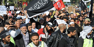 Mobilisation religieuse, pétrodollars et entrainement libyen 