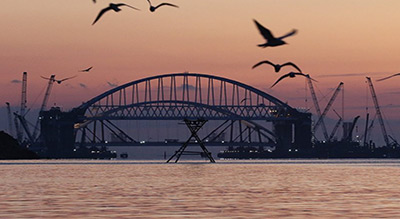 L’UE introduit des sanctions contre 6 constructeurs russes du pont de Crimée
