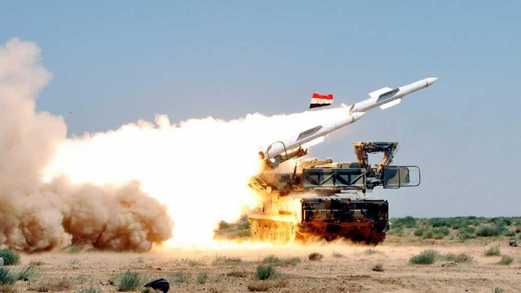 La défense aérienne syrienne intercepte un missile au-dessus de Damas