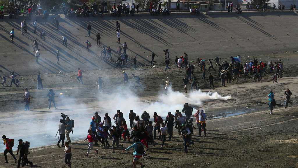 Gaz lacrymogène contre les migrants : gestion professionnelle, selon Washington