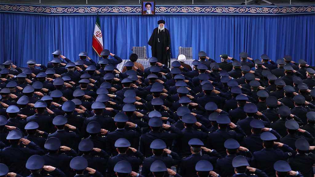 L’imam Khamenei: «Mort à l’Amérique» signifie «mort aux dirigeants et non à la nation US»