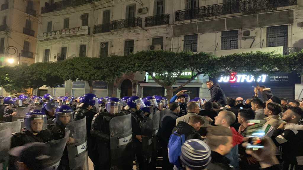 Manifestation à Alger après le dépôt de candidature d’Abdelaziz Bouteflika