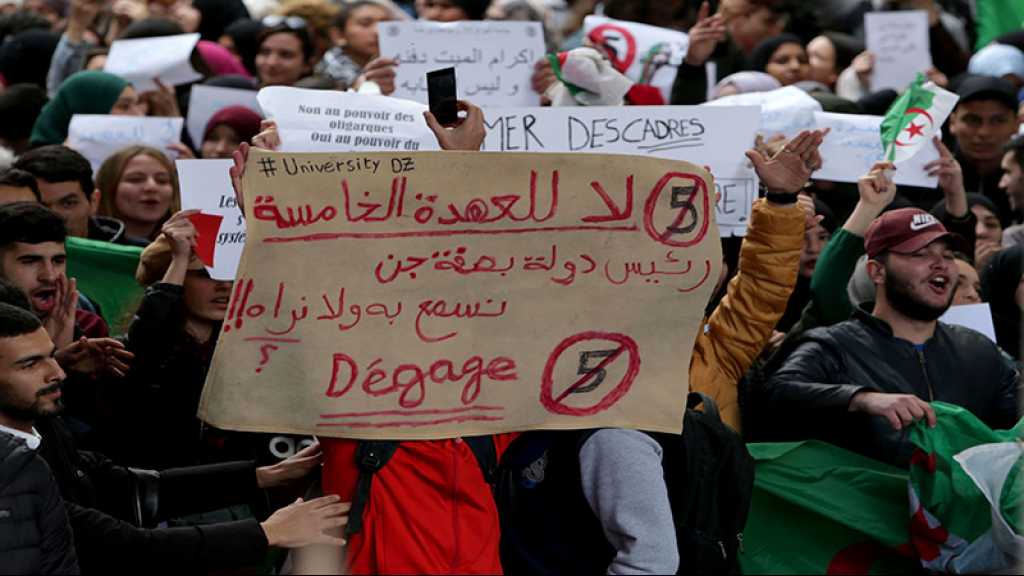 Algérie: Bouteflika perd le soutien de groupes liés à la guerre d’indépendance 