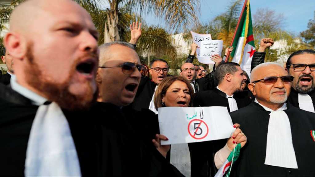 Algérie: un millier de juges dénoncent la candidature de Bouteflika