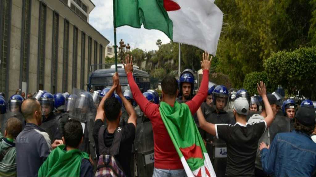 Algérie: les étudiants dans la rue, nouvelles mises en garde de l’armée