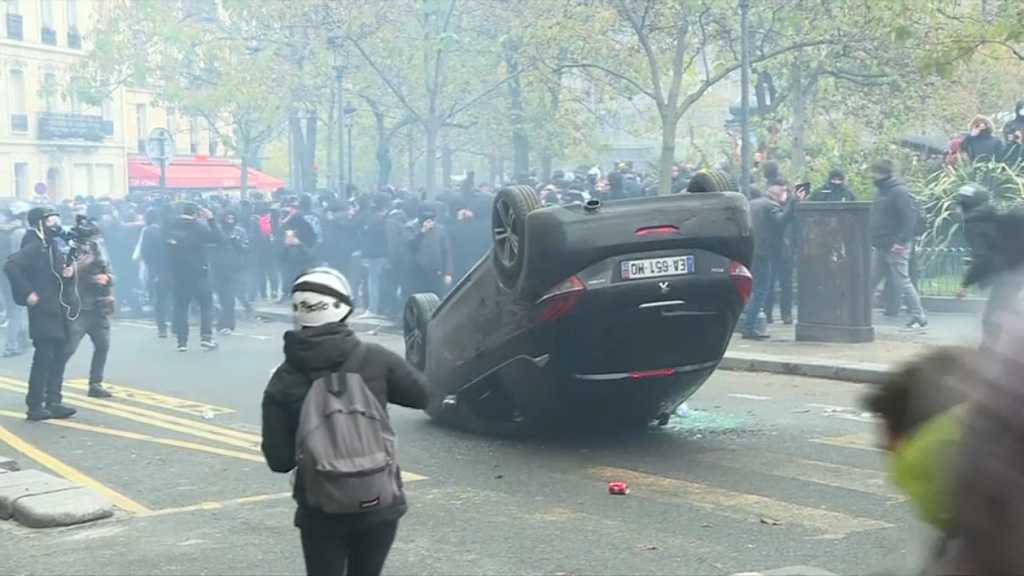 1er anniversaire des gilets jaunes: des heurts place d’Italie, une banque dégradée