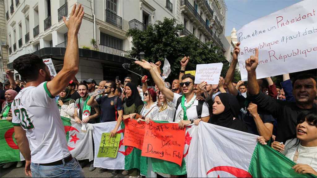 Algérie: les étudiants manifestent contre la tenue de la présidentielle