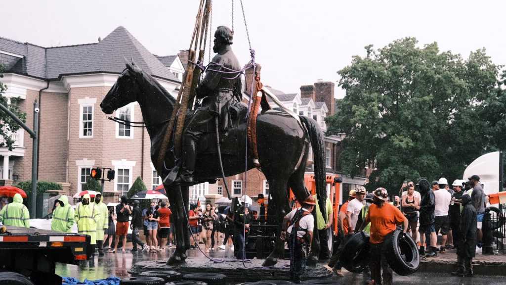 Mouvement antiraciste aux USA: Richmond retire des monuments honorant les confédérés