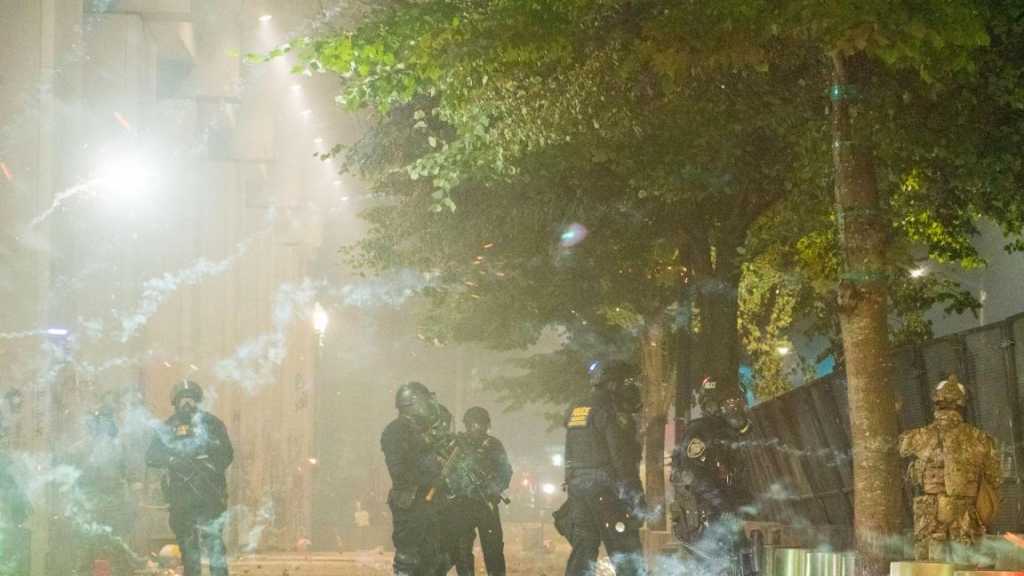 USA: nouvelle nuit tendue à Portland entre manifestants et policiers