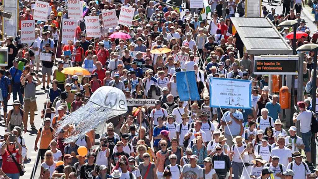 Coronavirus: des centaines de manifestants anti-masque protestent à Paris et à Berlin