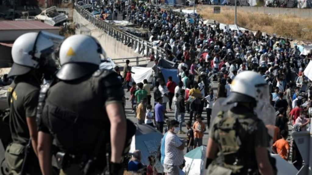 Grèce: à Lesbos, la police évacue les réfugiés à la rue vers un nouveau camp