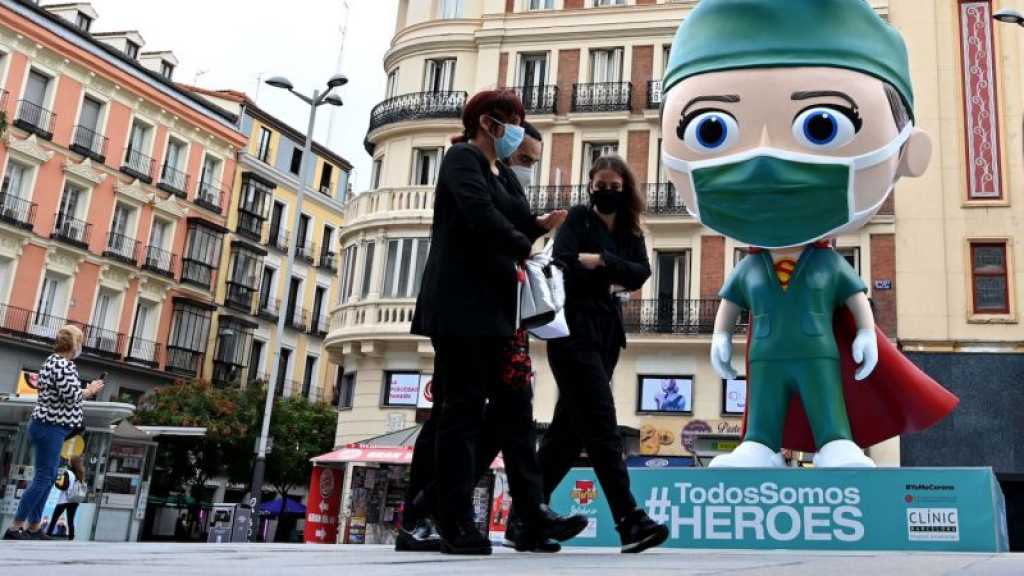 Coronavirus: l’OMS redoute deux millions de morts, appels à un accès libre aux vaccins