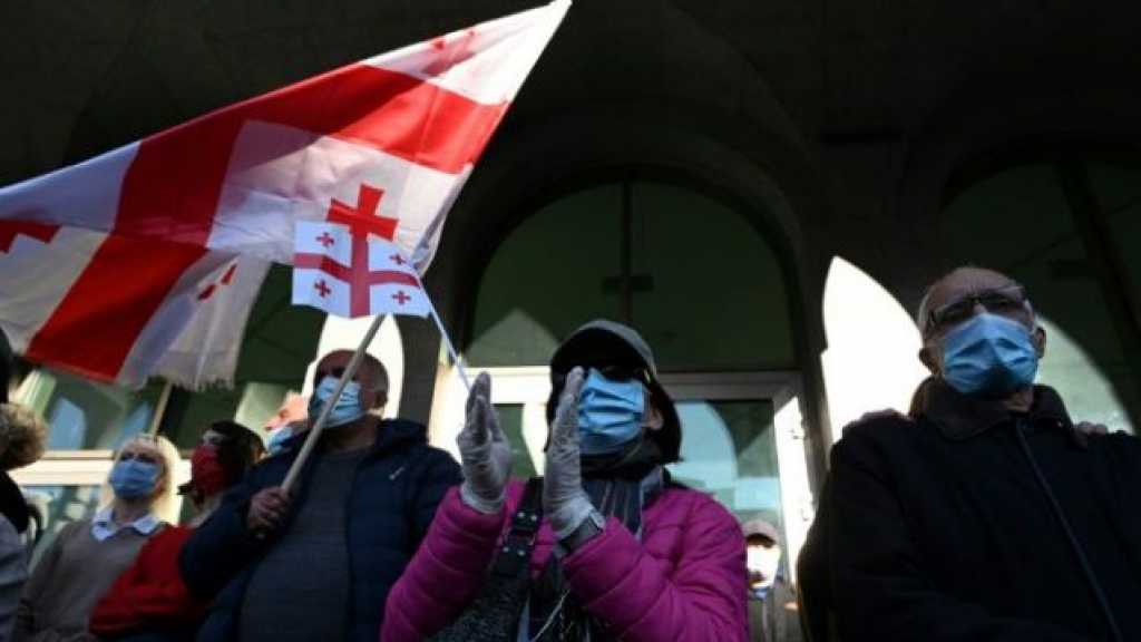 Géorgie: des dizaines de milliers de manifestants demandent de nouvelles élections