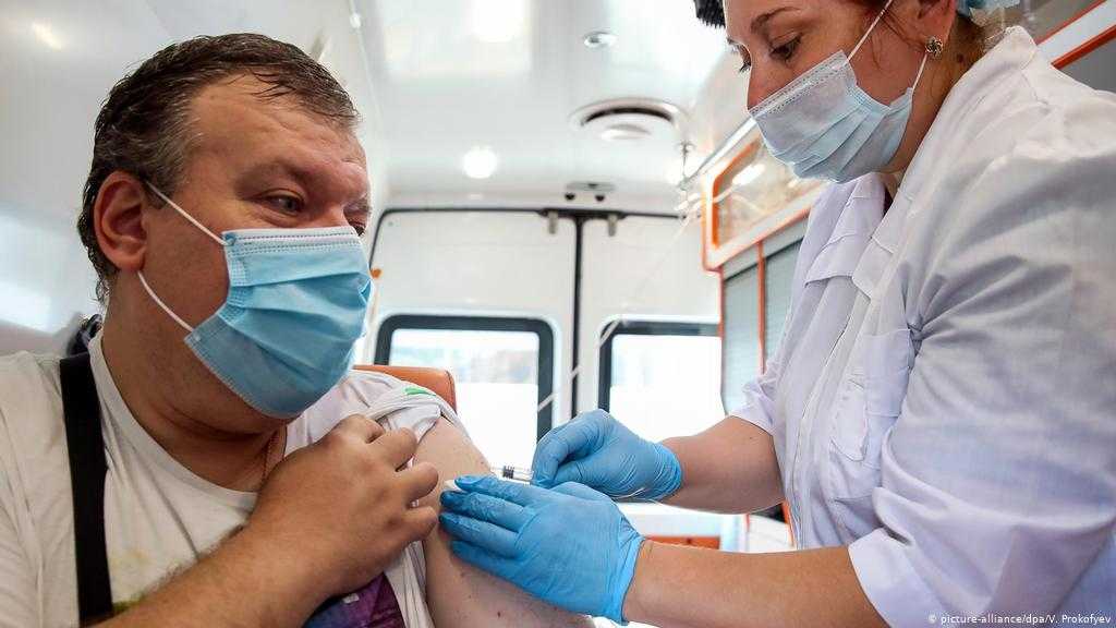 Covid-19: Moscou commence la vaccination des travailleurs à risque