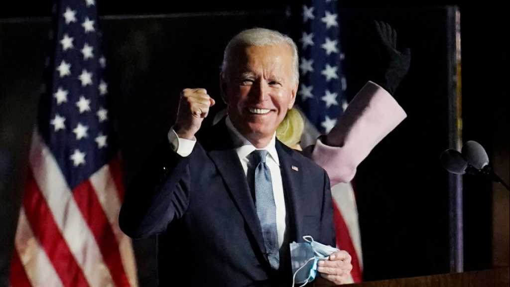 Biden débute son mandat avec une popularité jamais atteinte par Trump 