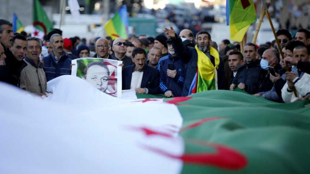 Algérie: des milliers de manifestants à Alger, barricadée pour le 2e anniversaire du Hirak