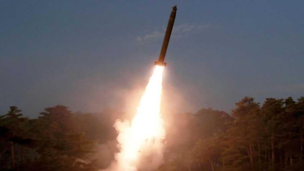 La Corée du Nord lance deux projectiles, des missiles balistiques selon Tokyo