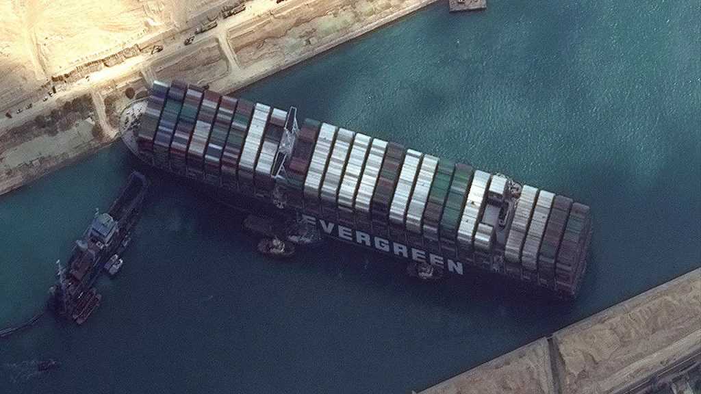 Canal de Suez: le porte-conteneur Ever Given a commencé à bouger