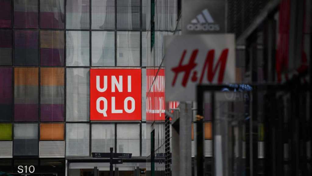 Travail forcé des Ouïghours: quatre géants du textile visés par une enquête en France