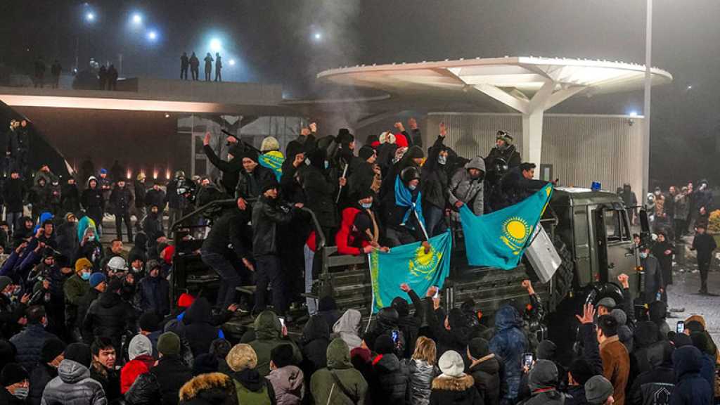 Émeutes au Kazakhstan: des «dizaines» de morts, Moscou envoie ses premières troupes de maintien de la paix