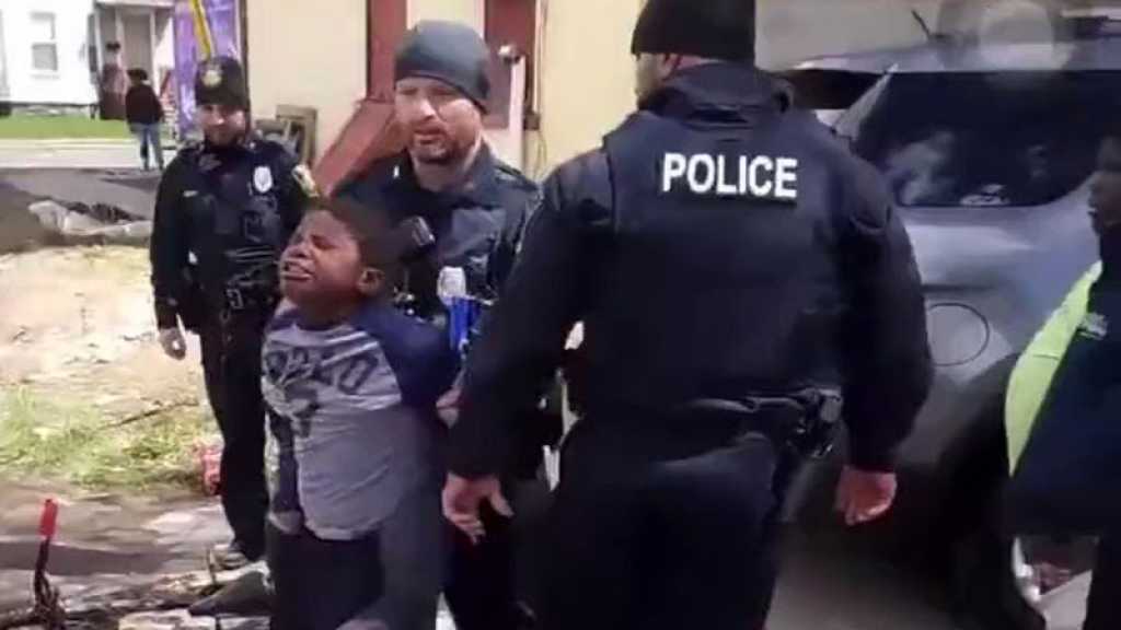 Polémique aux États-Unis après la vidéo d’un enfant noir de 8 ans emmené par la police