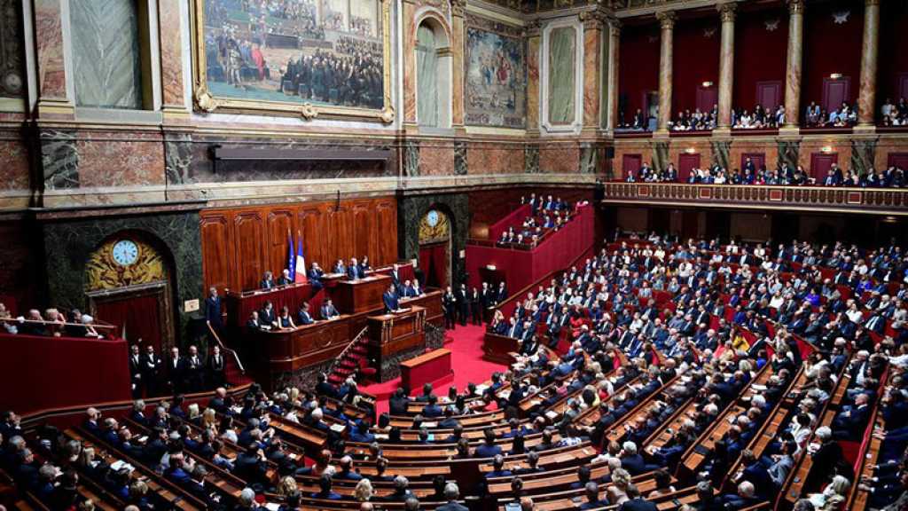 Législatives françaises: Macron devrait conserver sa majorité, selon un sondage