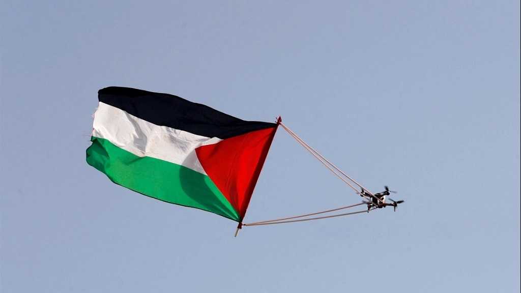  Les Palestiniens se soulèvent pour faire face à la «marche des drapeaux», le drapeau palestinien hissé dans le ciel d’Al-Qods