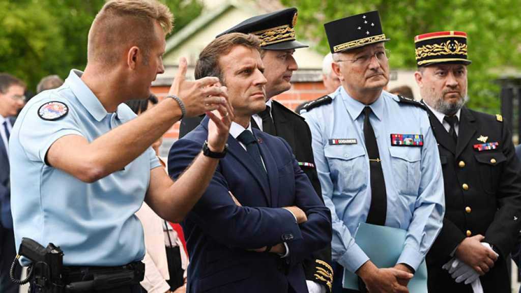 France: en campagne, Macron demande une majorité aux législatives