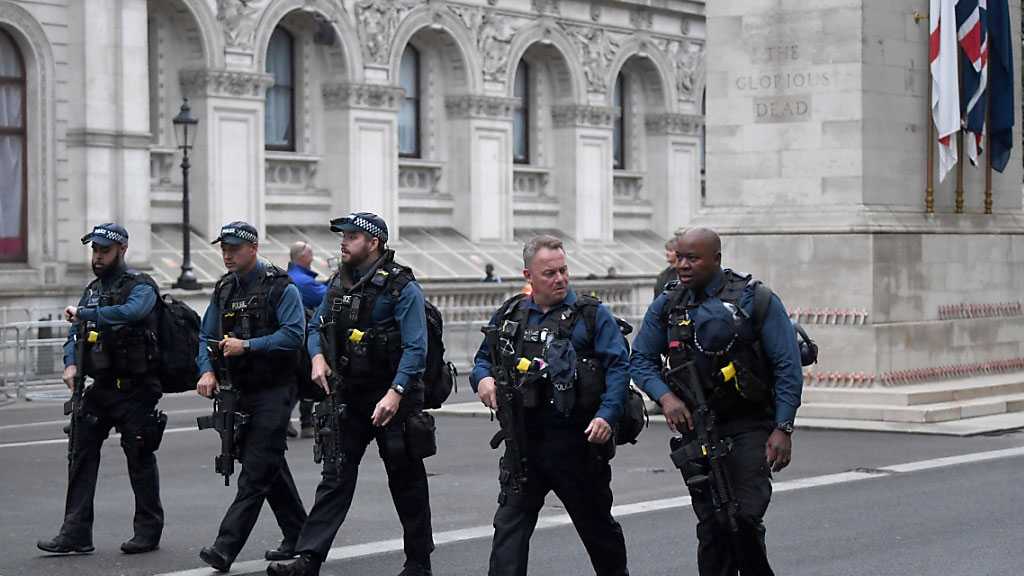 Deux policiers poignardés dans le centre de Londres, un homme arrêté