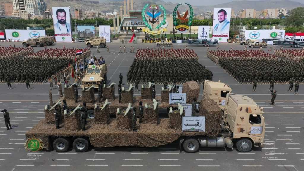 Yémen: défilé militaire majestueux à Sanaa, l’armée dévoile des armes de dissuasion stratégiques (photos)