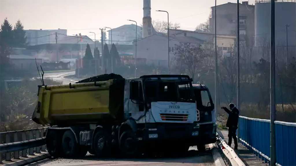 Les Serbes du Kosovo commencent à démanteler leurs barrages à la frontière