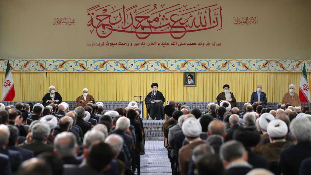 Sayyed Khamenei regrette le silence des états islamiques face à l’agression contre le peuple palestinien