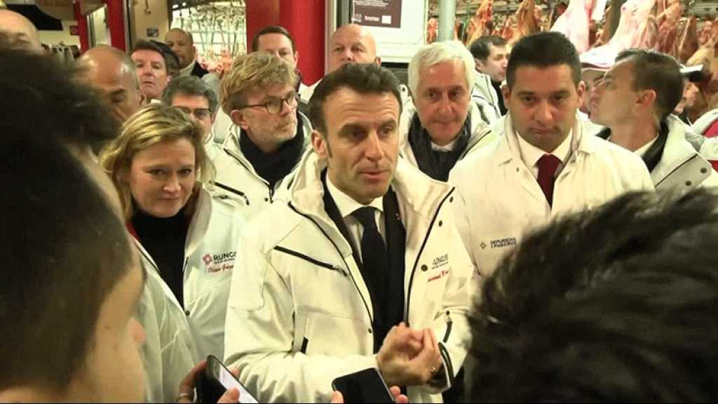 Macron défend sa réforme contestée des retraites