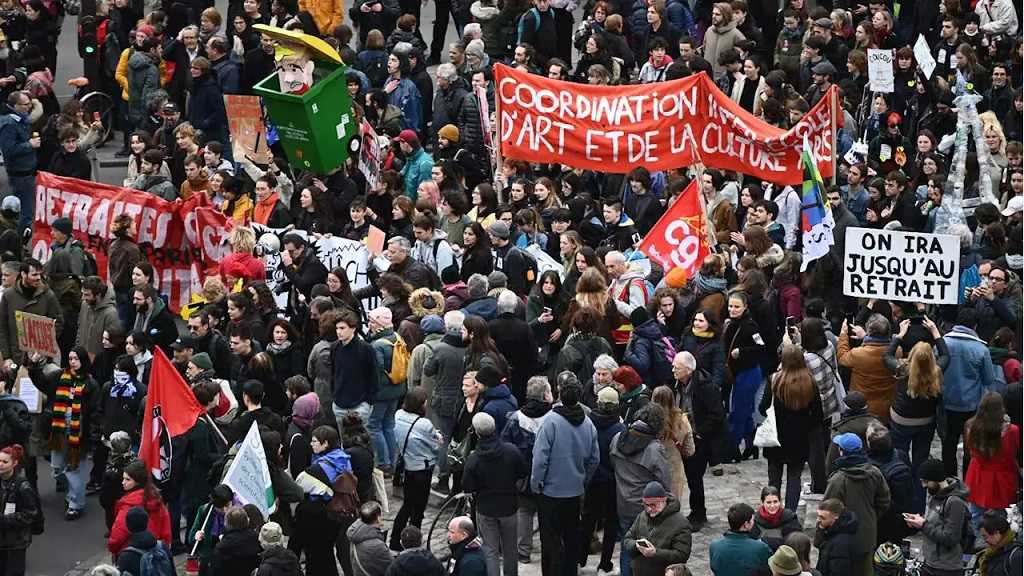 Retraites: 740 000 manifestants selon l’Intérieur, 2 millions selon la CGT