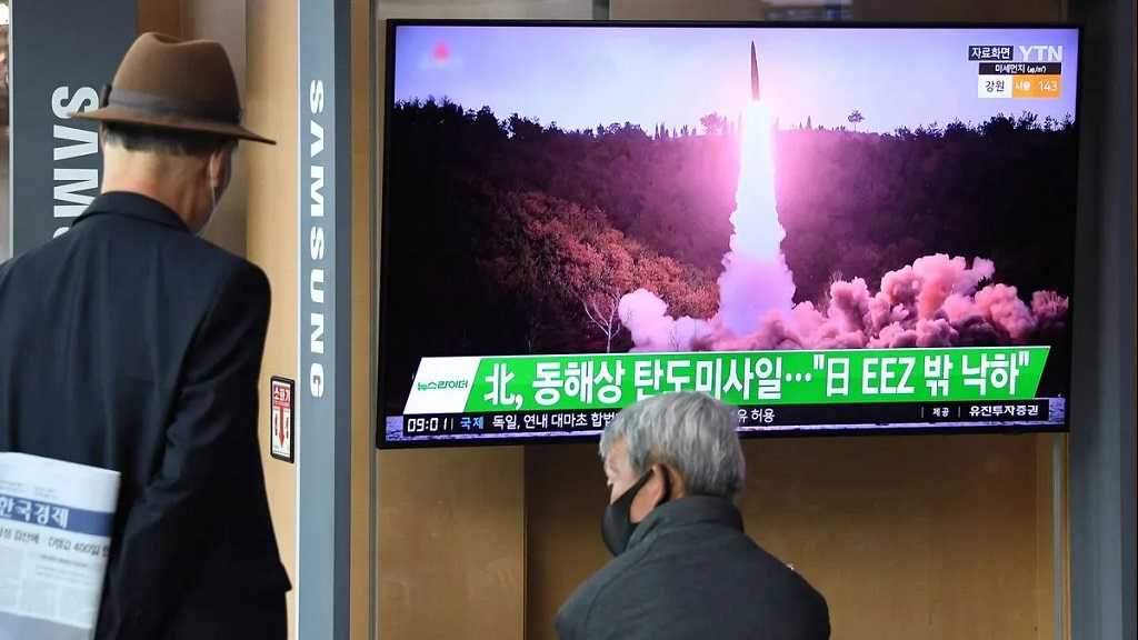 La Corée du Nord tire un missile balistique, une brève alerte au Japon