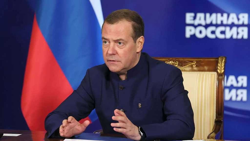 Medvedev : Si les Ukrainiens s’emparent d’une partie de notre terre, nous devrions alors utiliser l’arme nucléaire
