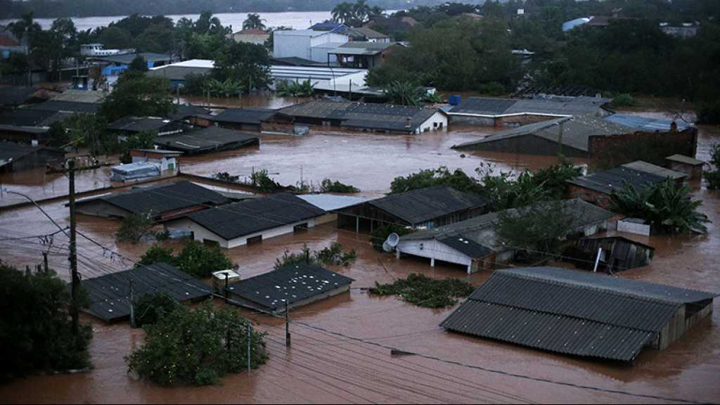 Brésil: 31 morts et 74 disparus dans le sud, submergé par les inondations