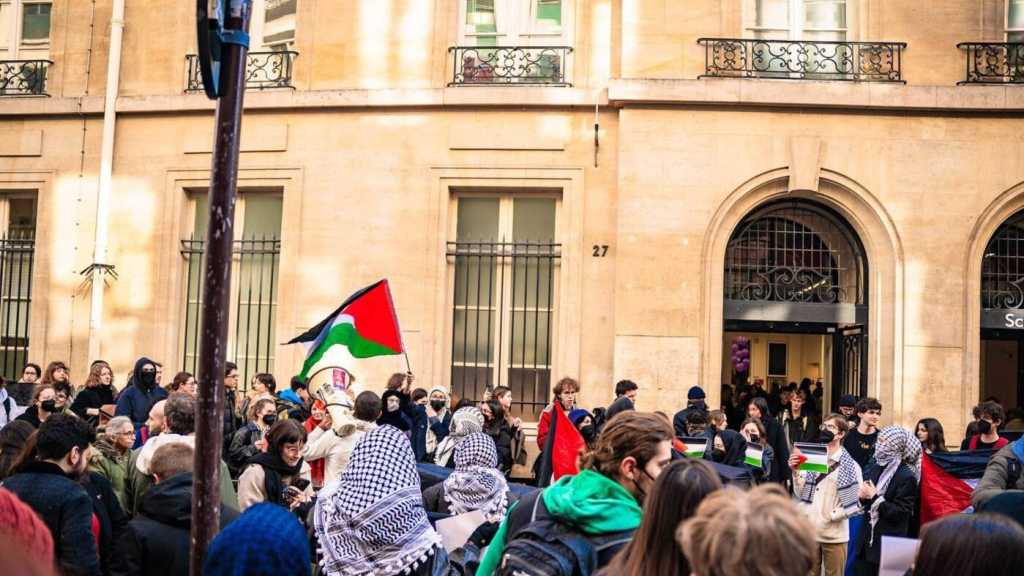 France: Manifestation devant Sciences Po Paris après l’exclusion de trois étudiants propalestiniens