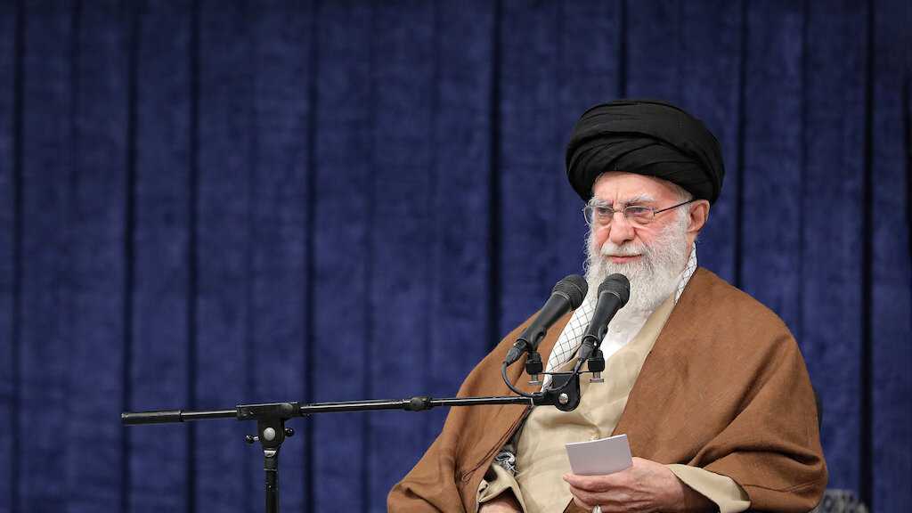 L’imam Khamenei: La jeunesse iranienne a vaincu l’agression militaire «israélo»-américaine