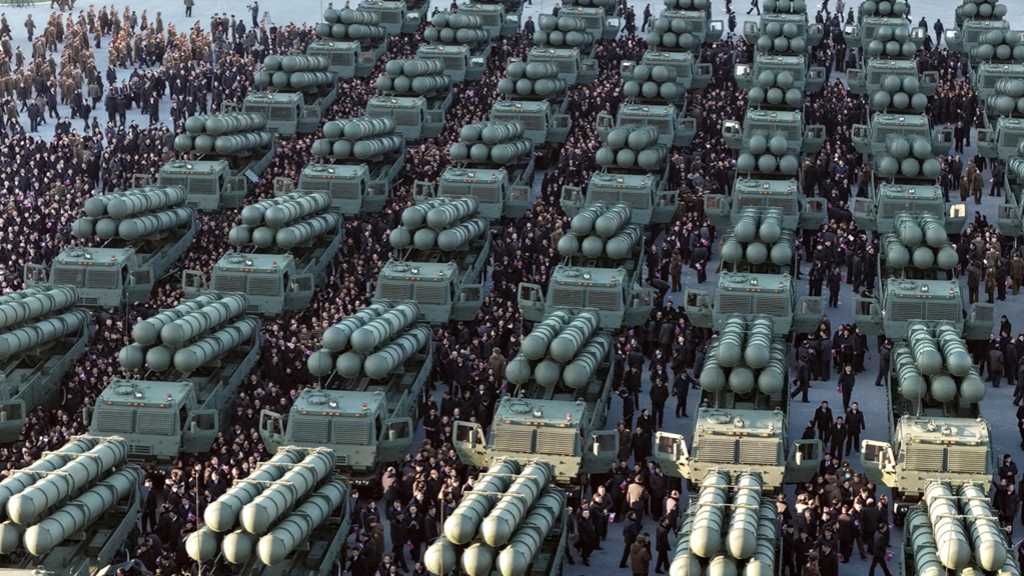Corée du Nord: Kim Jong-un dévoile un nouveau lance-missiles  capable de tirer des ogives nucléaires