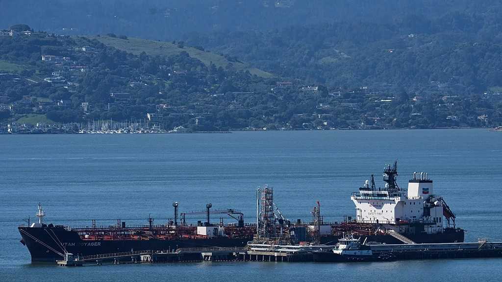 Bravant le blocus américain, des pétroliers liés à l’Iran transitent par le détroit d’Ormuz