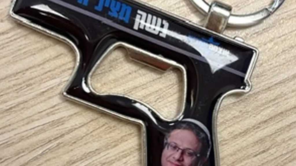 «Israël»: Des partisans de Ben Gvir distribuent des porte-clés en forme de pistolet à des lycéens